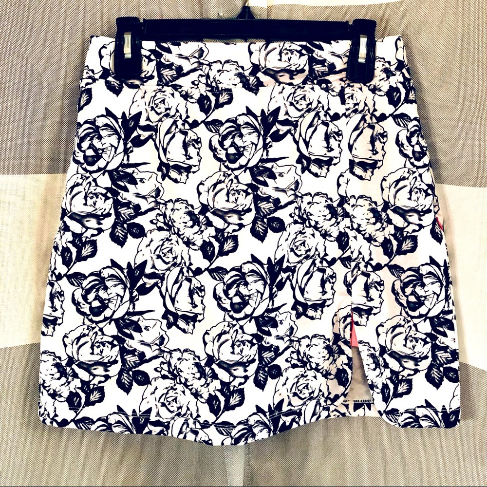 skirt skort in a black and white print  with pink trim and pockets. AMAZING!!